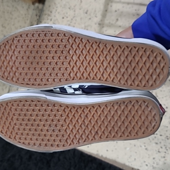 Vans - Picture 3 of 4